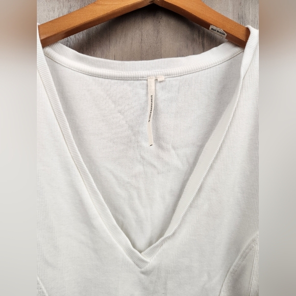 By Anthropologie Puff-Sleeve Structured V-Neck Tee Blouse Top in White Size LG - Picture 10 of 12